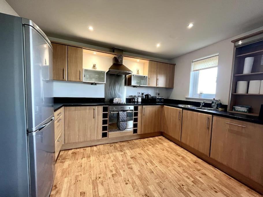 Beachfront Bliss With Spectacular Views Llanelli Bagian luar foto
