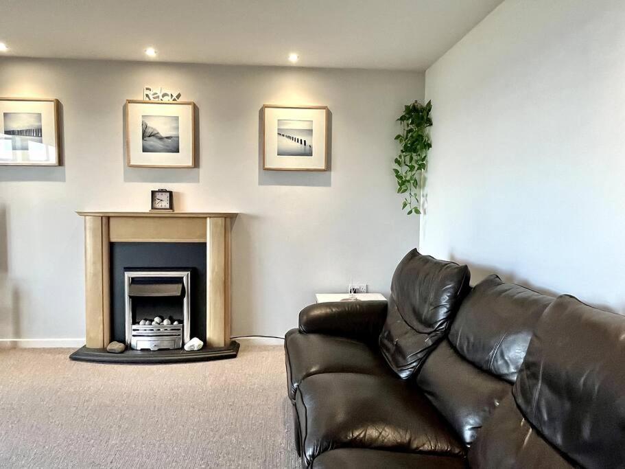 Beachfront Bliss With Spectacular Views Llanelli Bagian luar foto
