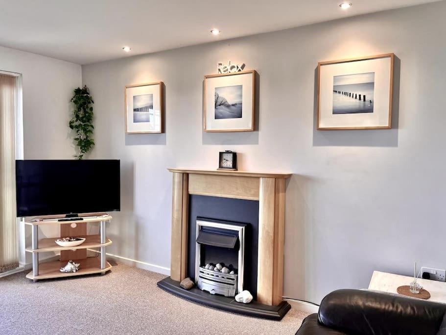 Beachfront Bliss With Spectacular Views Llanelli Bagian luar foto