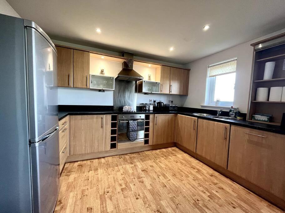 Beachfront Bliss With Spectacular Views Llanelli Bagian luar foto