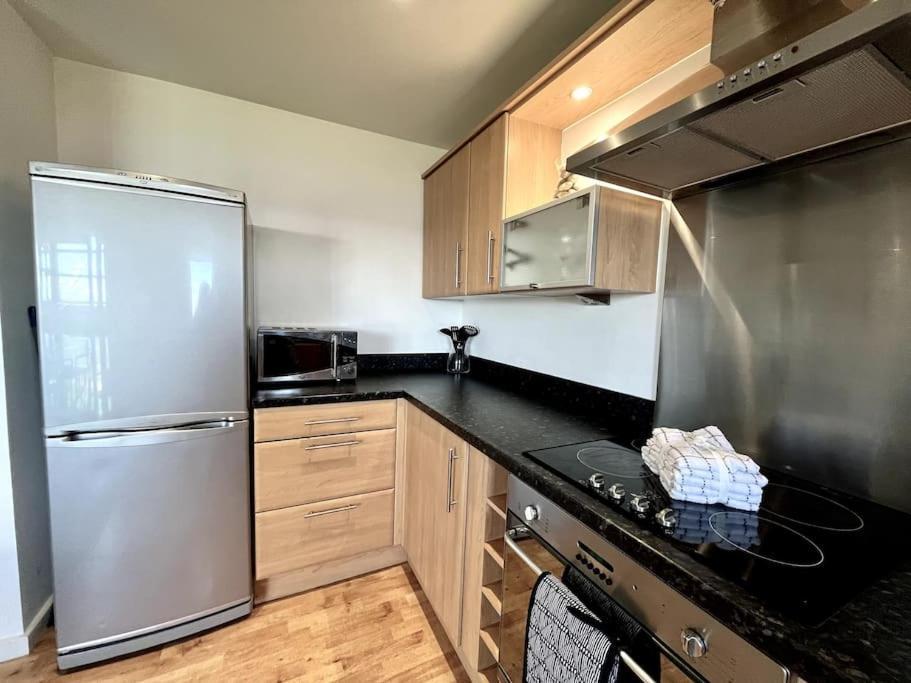 Beachfront Bliss With Spectacular Views Llanelli Bagian luar foto