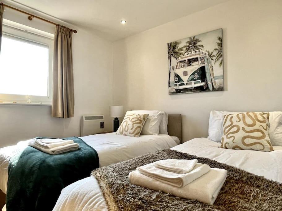 Beachfront Bliss With Spectacular Views Llanelli Bagian luar foto