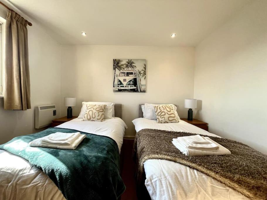 Beachfront Bliss With Spectacular Views Llanelli Bagian luar foto